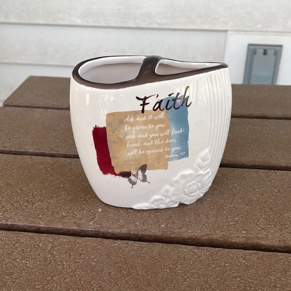 Tooth brush holder